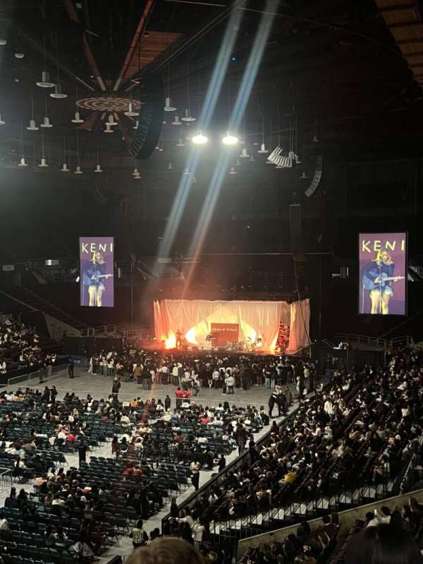 Pacific Coliseum, bloc: 230, rangée: 5, place: 18