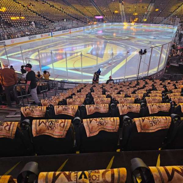 T-Mobile Arena, bloc: 2, rangée: N, place: 3