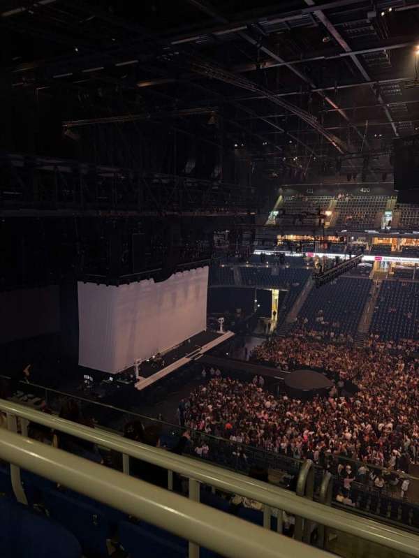 Uber Arena, bloc: 403, rangée: 6, place: 13