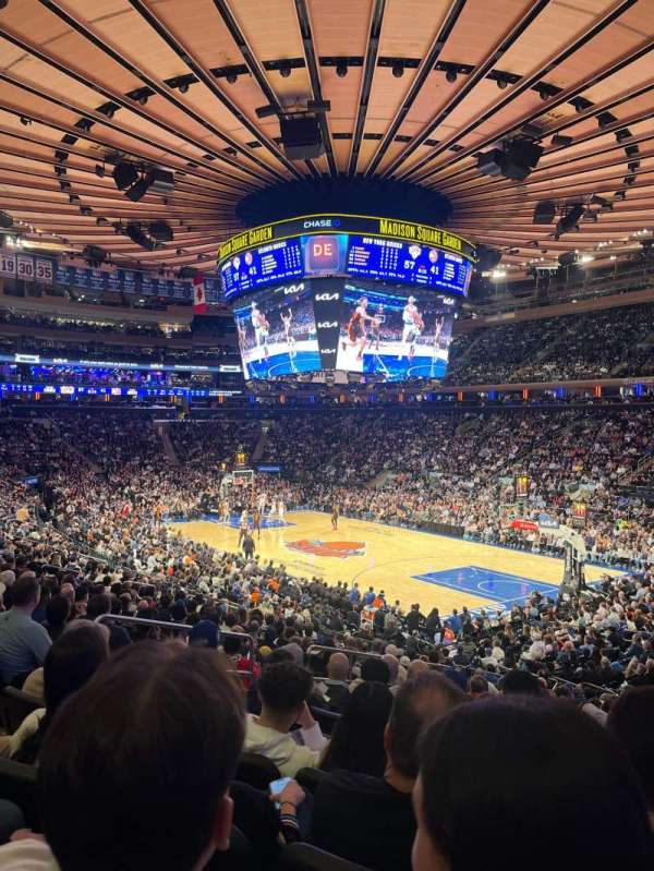 Madison Square Garden, bloc: 114, rangée: 8, place: 10