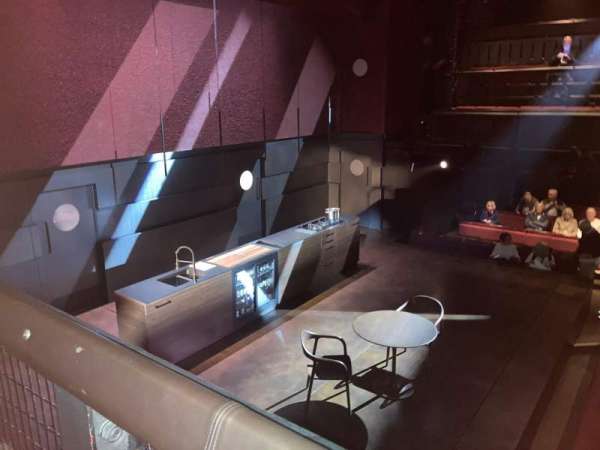 Donmar Warehouse, bloc: circle, rangée: A, place: 35