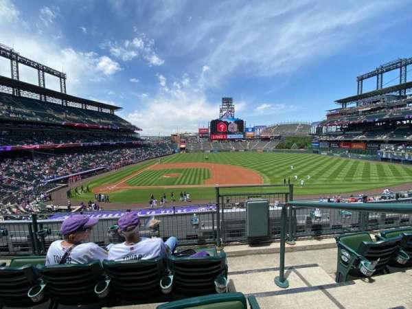 Coors Field, bloc: 223, rangée: 3, place: 1