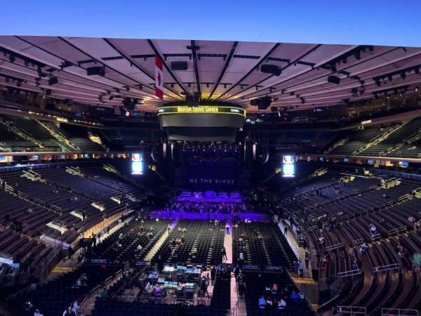 Madison Square Garden, bloc: 204, rangée: 1, place: 32