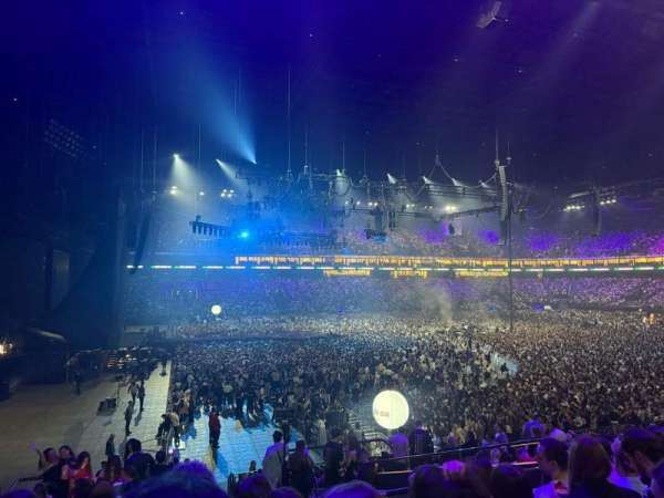 Paris La Défense Arena, bloc: 102, rangée: 27, place: 14