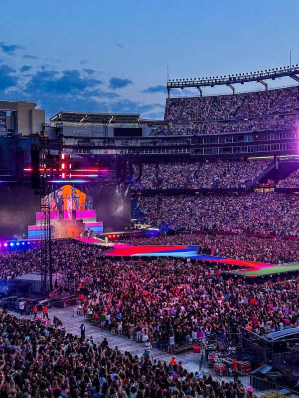 Gillette Stadium, bloc: 205, rangée: 1, place: 3