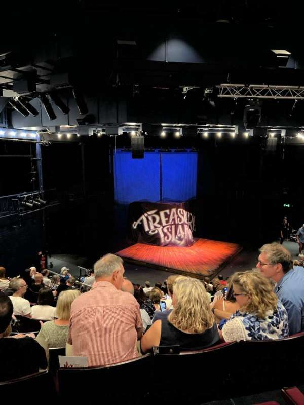 New Wolsey Theatre, bloc: Stalls, rangée: L, place: 10
