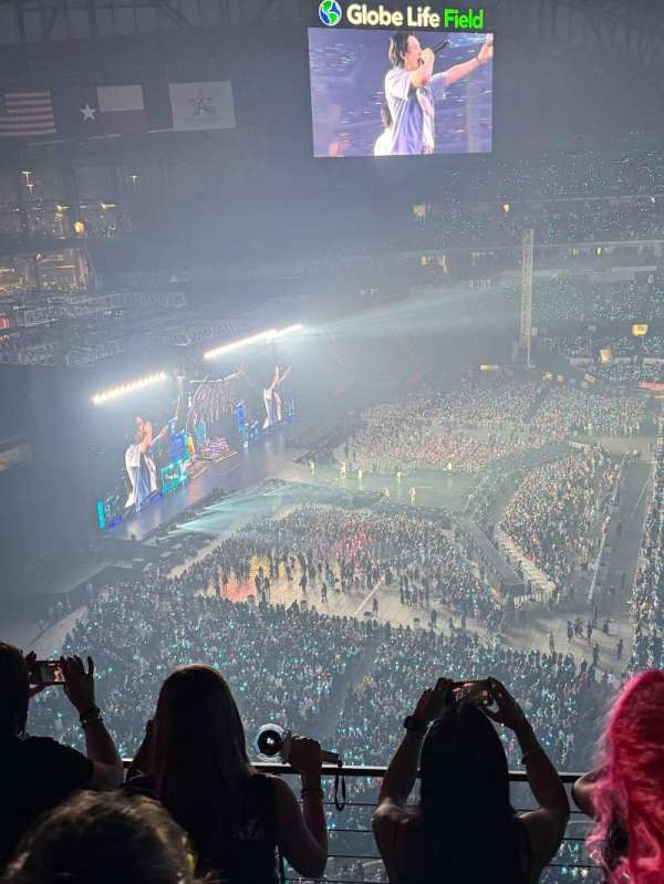 Globe Life Field, bloc: 301, rangée: 3, place: 4