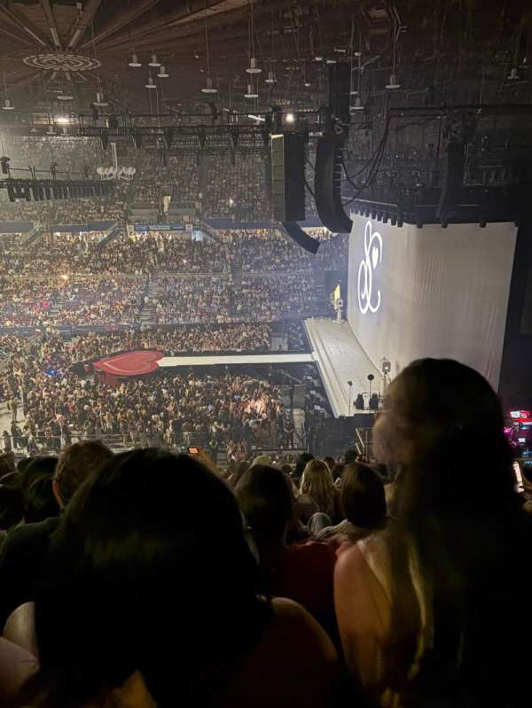 Pacific Coliseum, bloc: 24, rangée: 10, place: 3