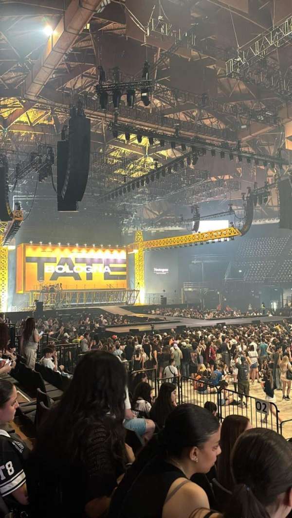 Unipol Arena, bloc: 1 settore ovest O2, rangée: 11, place: 23