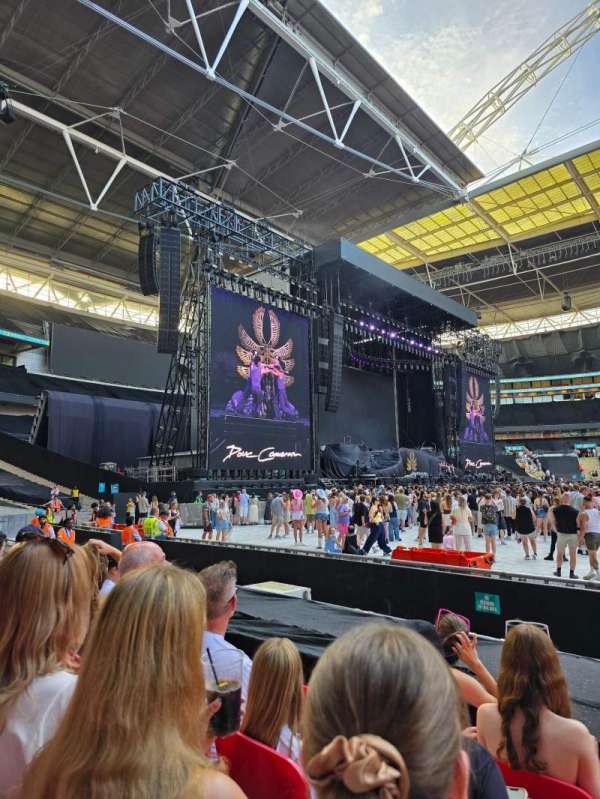 Wembley Stadium, bloc: 125, rangée: 6, place: 74