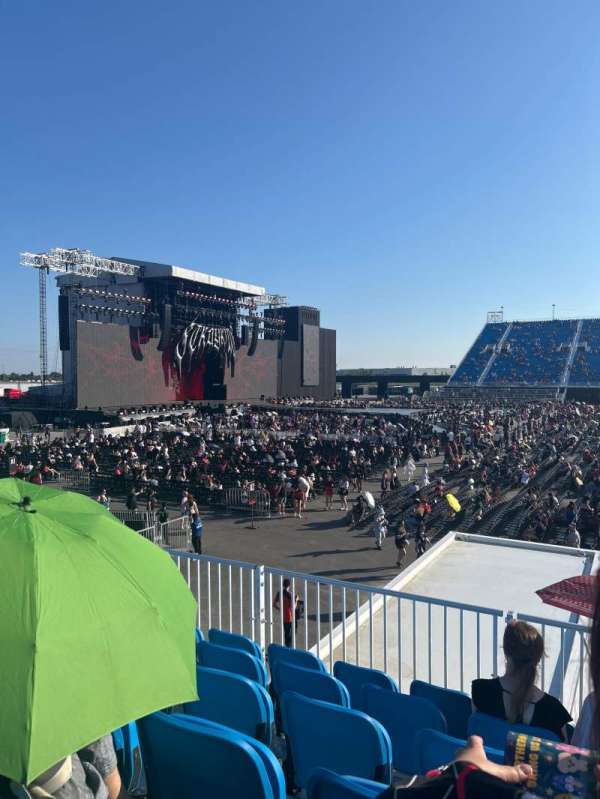Rogers Stadium, bloc: E123, rangée: 6, place: 7