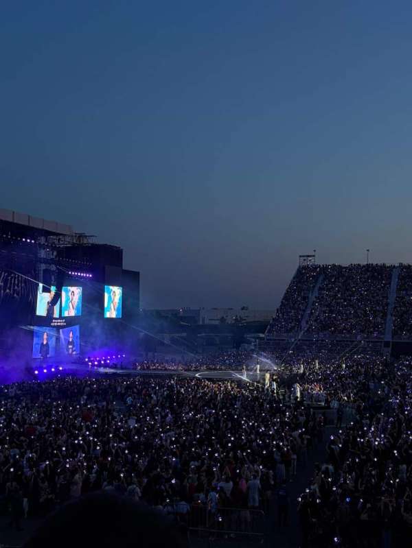 Rogers Stadium, bloc: E123, rangée: 11, place: 20