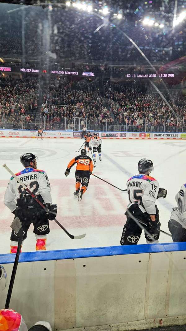 LANXESS arena, bloc: 205, rangée: 1, place: 16