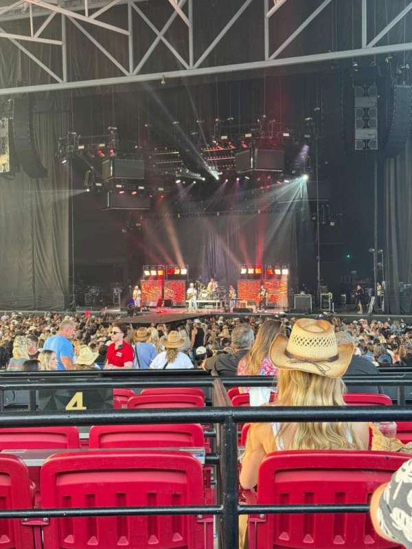 RBC Amphitheatre, bloc: 302, rangée: F, place: 23-24