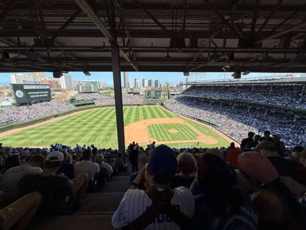Wrigley Field, bloc: 411L, rangée: 7, place: 1