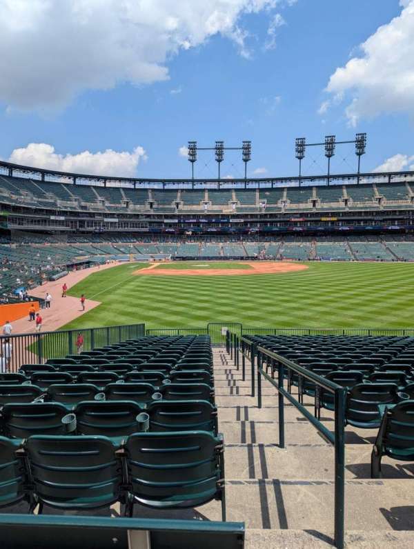 Comerica Park, bloc: 106, rangée: X, place: 1
