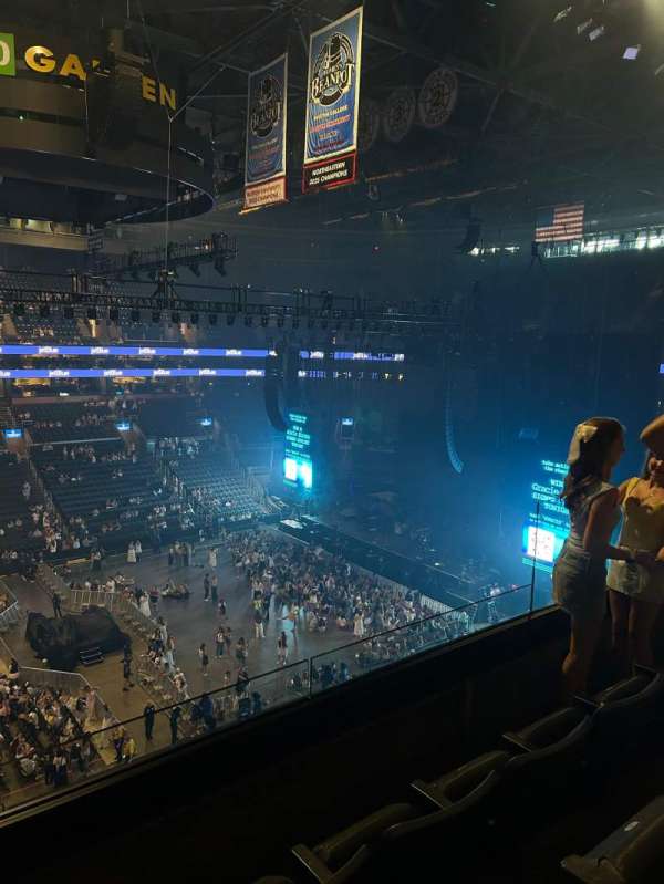 TD Garden, bloc: 302, rangée: 3, place: 4