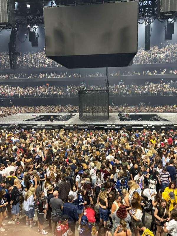 Co-op Live, bloc: 113, rangée: 14, place: 354