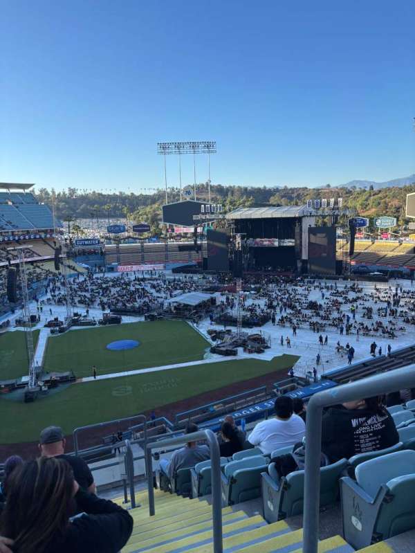 Dodger Stadium, bloc: 8RS, rangée: H, place: 21