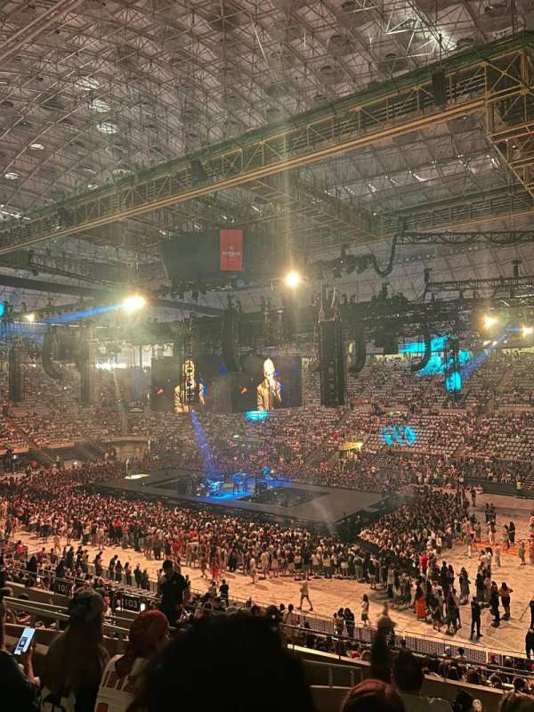 Palau Sant Jordi, bloc: 202, rangée: 27, place: 5