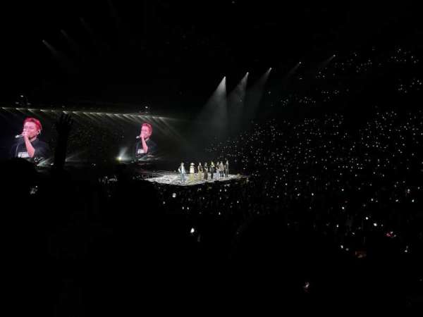 Bridgestone Arena, bloc: 117, rangée: A, place: 4