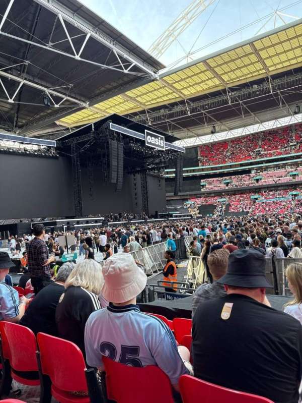 Wembley Stadium, bloc: 124, rangée: 8, place: 34