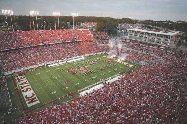 Carter-Finley Stadium, bloc: 2, rangée: M, place: 17