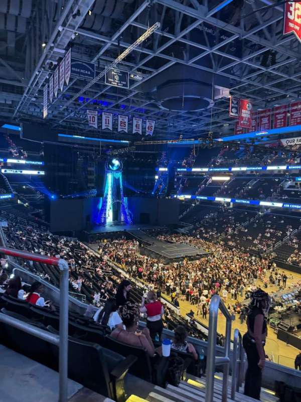Capital One Arena, bloc: 205, rangée: D, place: 5
