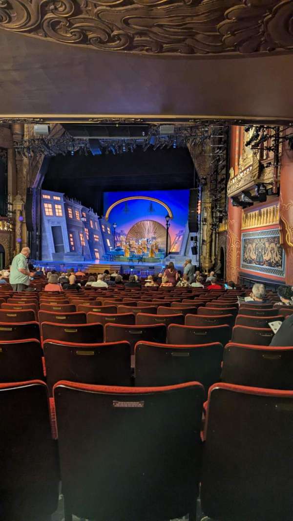 5th Avenue Theatre, bloc: Orchestra R, rangée: BB, place: 24
