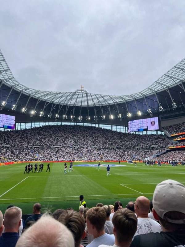 Tottenham Hotspur Stadium, bloc: 114, rangée: 9, place: 304