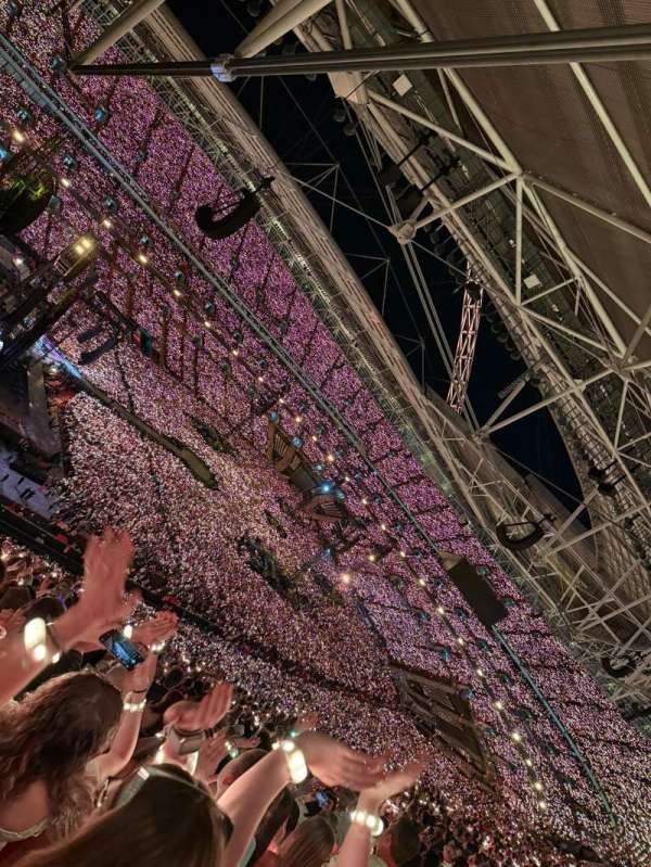 Wembley Stadium, bloc: 532, rangée: 27, place: 153