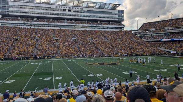 Kinnick Stadium, bloc: 107, rangée: 23, place: 10