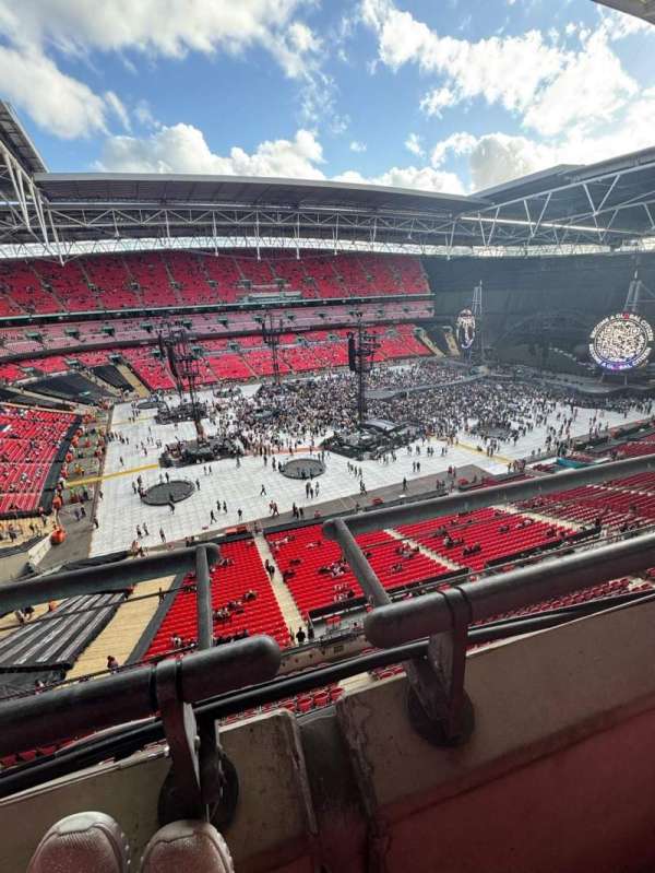 Wembley Stadium, bloc: 504, rangée: 1, place: 215