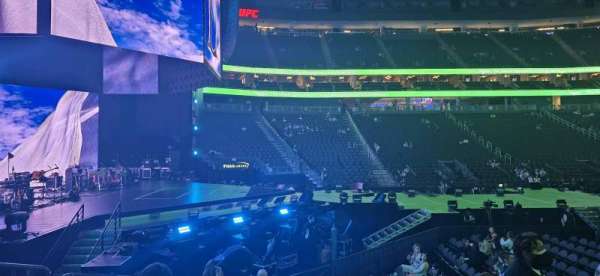 T-Mobile Arena, bloc: 3, rangée: g, place: 14