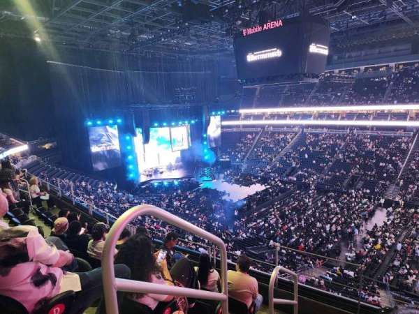 T-Mobile Arena, bloc: 208, rangée: E, place: 1