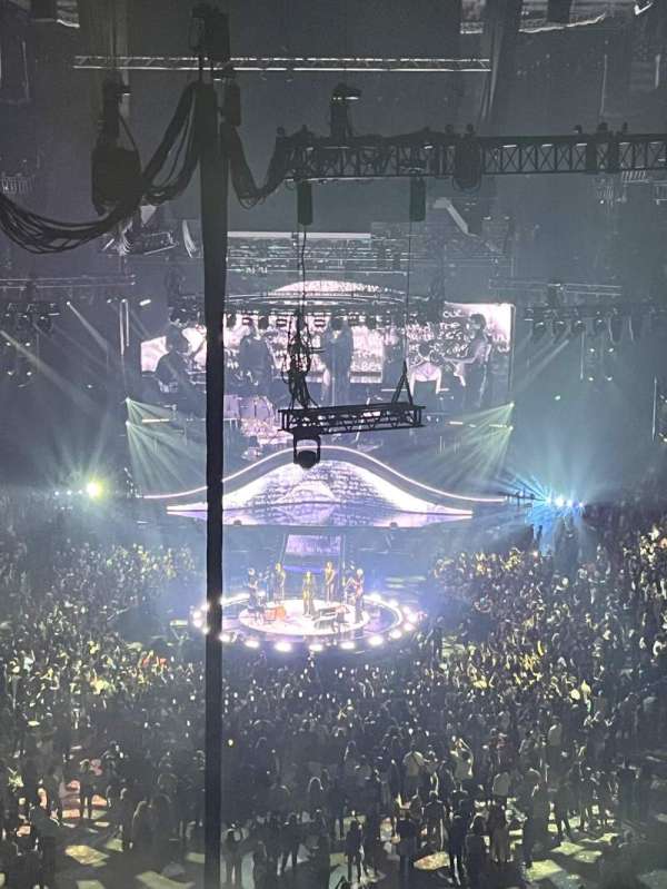 Scotiabank Arena, bloc: 303, rangée: 5, place: 4
