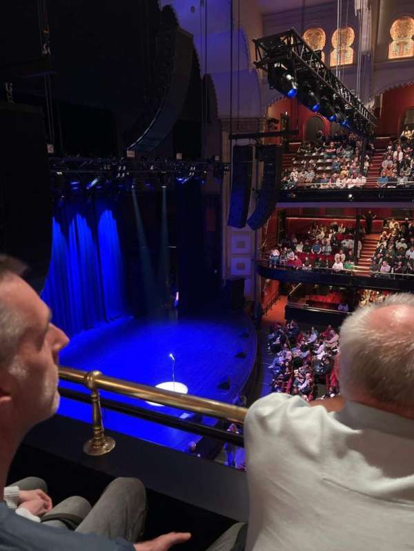 Massey Hall, bloc: 302, rangée: B, place: 8