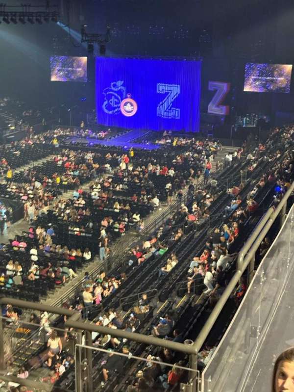 CFG Bank Arena, bloc: 207, rangée: B, place: 16