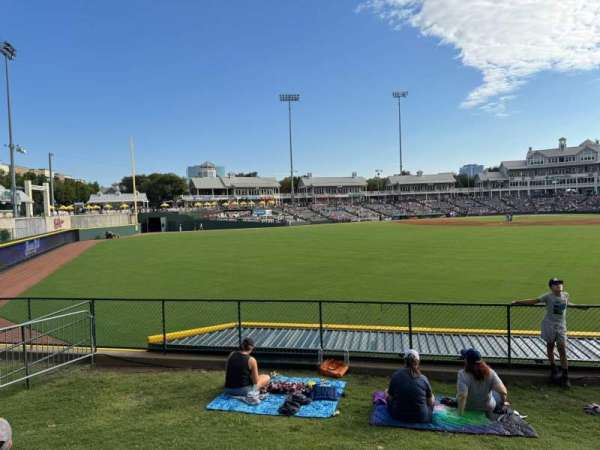 Riders Field, bloc: Outfield lawn, rangée: GA, place: 369