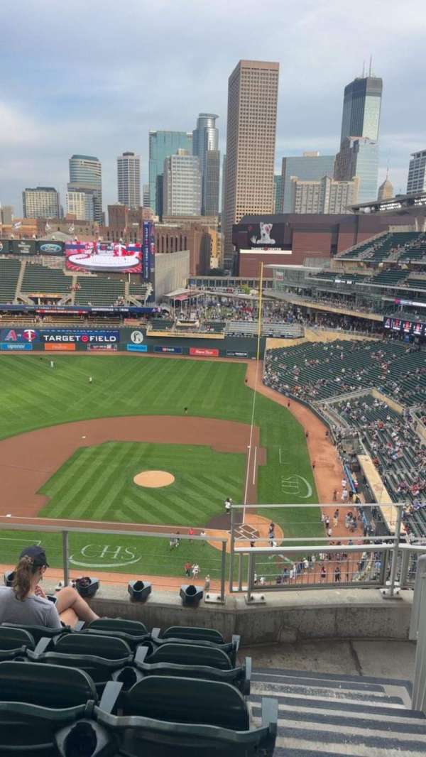 Target Field, bloc: 319, rangée: 5, place: 1