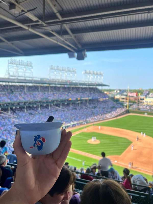 Wrigley Field, bloc: 426R, rangée: 4, place: 5