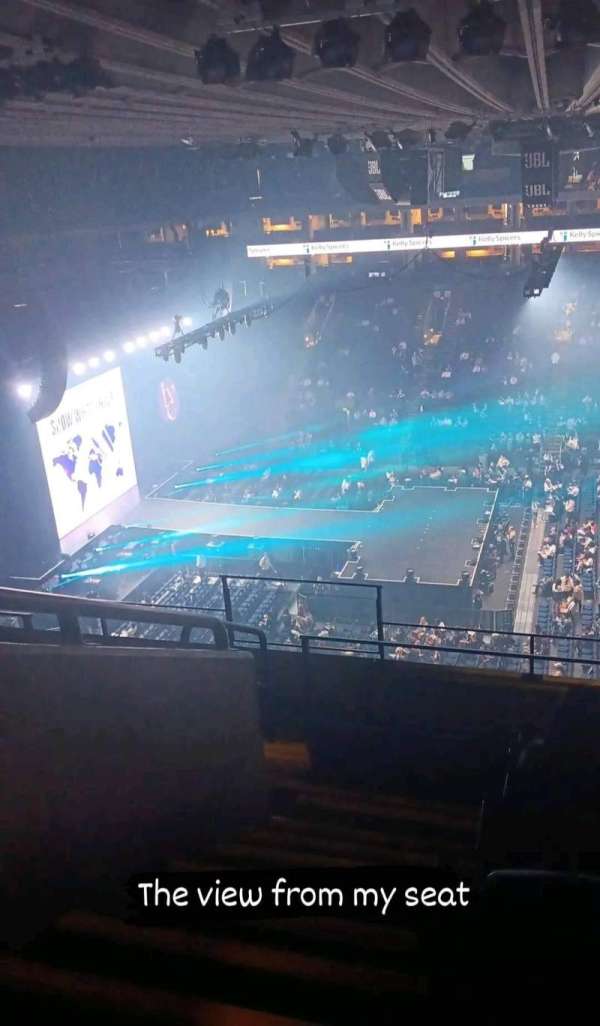 Oakland Arena, bloc: 216, rangée: 7, place: 11