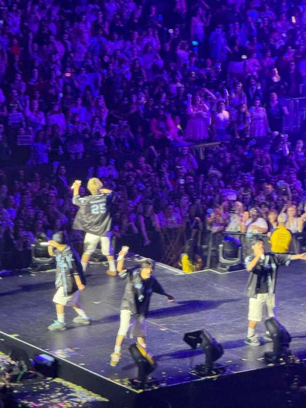 Capital One Arena, bloc: 213, rangée: D, place: 10
