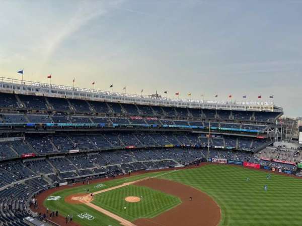 Yankee Stadium, bloc: 413, rangée: 1, place: 1