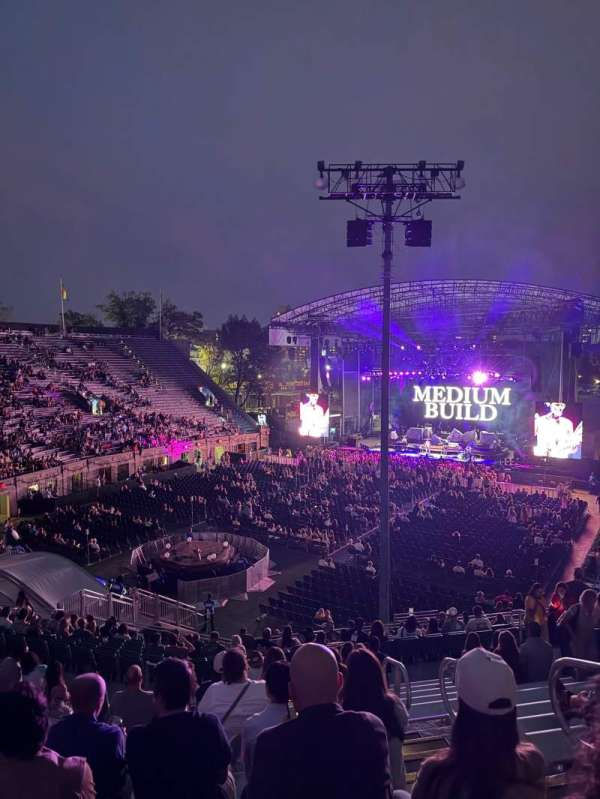 Forest Hills Stadium, bloc: 402, rangée: JJ, place: 30