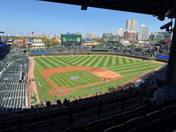 Wrigley Field, bloc: 420R, rangée: 4, place: 13