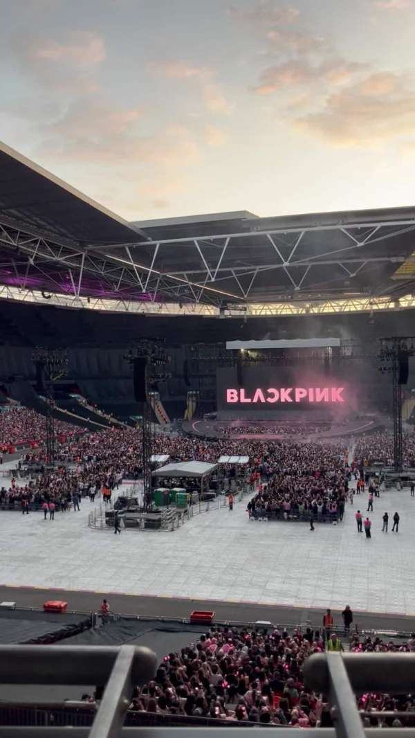 Wembley Stadium, bloc: 212, rangée: 1, place: 253