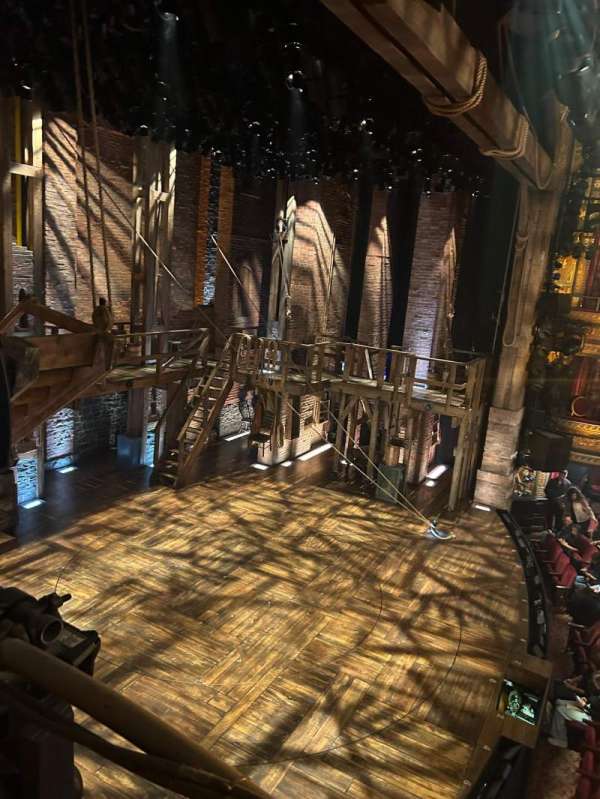 Richard Rodgers Theatre, bloc: Box E, rangée: 1, place: 2