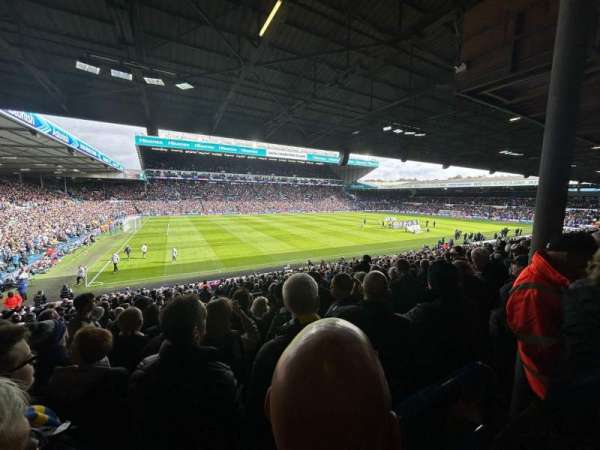 Elland Road, bloc: D13, rangée: G, place: 246
