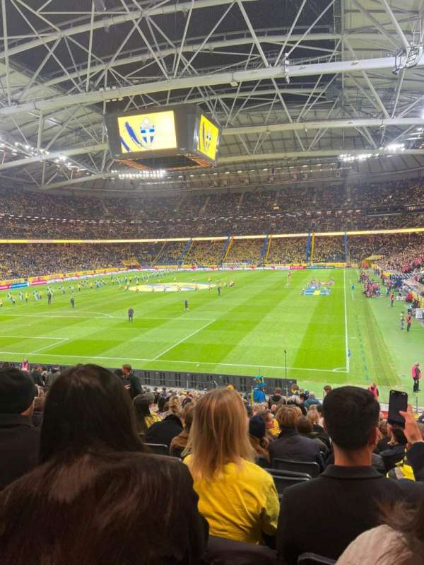 Strawberry Arena, bloc: 123, rangée: 22, place: 219